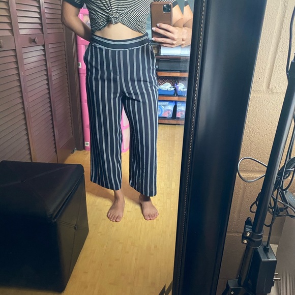 High-waist Crop Wide Leg Pants - Picture 3 of 3